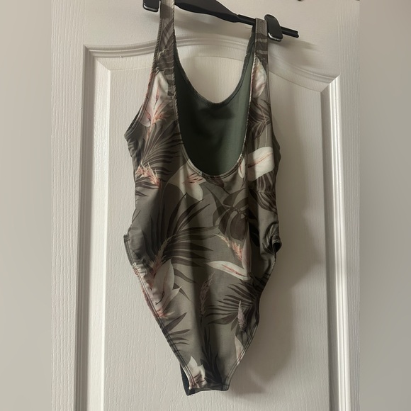 TEAMLTD FLORAL BATHING SUIT GREEN - Picture 3 of 6